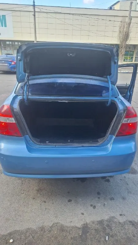 Продам chevrolet aveo t250 1.5 2007года осенью был поварен и по крашенный сделан капремонт двигателя. стоит 2din магнитола и усилитель. машина каждый день на ходу. месяц назад была замена генератора. стоит сигнализация с автозапуском. два комплекта ключей. я собственник второй хозяин покупая я ее ещё в 2013году. цену вижу 450т торг. номер для связи +7(949)3761095 а также за этим номером телеграмм и макс 📲 tg: сергей 📞 звоните: +7(949)3761095 - фотография - 8