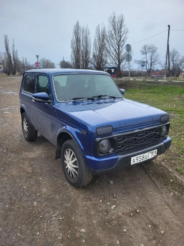 Продам ниву 212140, инжектор 2012 год. цена 400 тыс рублей. на полном ходу, техника в хорошем состоянии. электрика вся работает. двигатель работает хорошо, без лишних звуков. документы в порядке. луганск +7959 2554422 возможен пригон по договоренности. 📞 звоните: +7(959)2554422 - фотография - 2