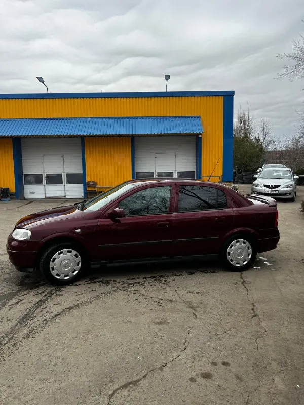 Opel astra g 2006 год 1.4 twinport машина в одних руках 20 лет покупали в автосалоне в 2006 в родном окрасе хранение гаражное машина вся в шумоизоляции работает ровно ходовая часть всю перебирали, ничего не стучит и не гремит коробка работает отлично пробег родной 160к машина без вложений сел и поехал машина находится в луганске только продажа, обмен не предлагать цена: 500.000 +79592840783 осмотр г. луганск 📞 звоните: +7(959)2840783 - фотография - 3