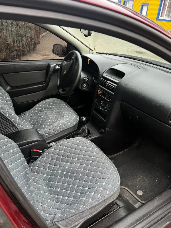 Opel astra g 2006 год 1.4 twinport машина в одних руках 20 лет покупали в автосалоне в 2006 в родном окрасе хранение гаражное машина вся в шумоизоляции работает ровно ходовая часть всю перебирали, ничего не стучит и не гремит коробка работает отлично пробег родной 160к машина без вложений сел и поехал машина находится в луганске только продажа, обмен не предлагать цена: 500.000 +79592840783 осмотр г. луганск 📞 звоните: +7(959)2840783 - фотография - 5