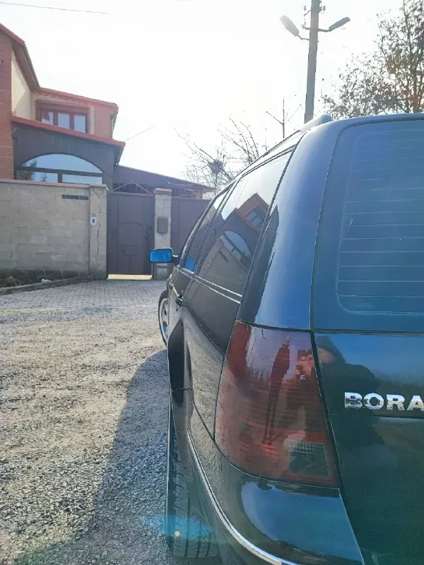 Продам volkswagen bora, 2002 года. машина для своего возраста в достойнейшем состоянии. пробег 204 000 км, неубиваемый двигатель 2.0 azj, считайте только прошёл обкатку. масло не расходует от слова совсем. кпп 5 ступка, работает без нареканий. ходовая часть на 5+, мячик. стоит газ ( не зарегистрирован ). по комплектации: климат контроль, стеклоподъёмники, центральный замок, сетка для собак разделяющая салон и багажник. из последнего: заменена катушка, броне провода и поменяно масло. в авто вкладывать ничего не нужно, садишься и едешь. я собственник по документам, авто моё. если нужно моё присутствие в мрэо, без проблем. проверки на любом сто за ваш счёт приветствуются. причина продажи: два авто в семье, больше не требуется. осмотр г. харцызск. цена 550 000 р. , торг при виде денег. +7 949 098-15-75 📞 звоните: +7(949)0981575 - фотография - 3