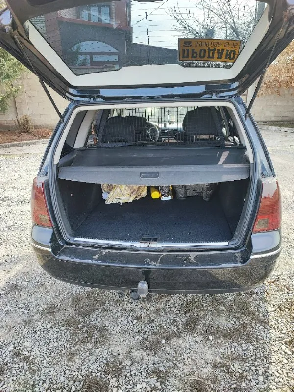 Продам volkswagen bora, 2002 года. машина для своего возраста в достойнейшем состоянии. пробег 204 000 км, неубиваемый двигатель 2.0 azj, считайте только прошёл обкатку. масло не расходует от слова совсем. кпп 5 ступка, работает без нареканий. ходовая часть на 5+, мячик. стоит газ ( не зарегистрирован ). по комплектации: климат контроль, стеклоподъёмники, центральный замок, сетка для собак разделяющая салон и багажник. из последнего: заменена катушка, броне провода и поменяно масло. в авто вкладывать ничего не нужно, садишься и едешь. я собственник по документам, авто моё. если нужно моё присутствие в мрэо, без проблем. проверки на любом сто за ваш счёт приветствуются. причина продажи: два авто в семье, больше не требуется. осмотр г. харцызск. цена 550 000 р. , торг при виде денег. +7 949 098-15-75 📞 звоните: +7(949)0981575 - фотография - 9