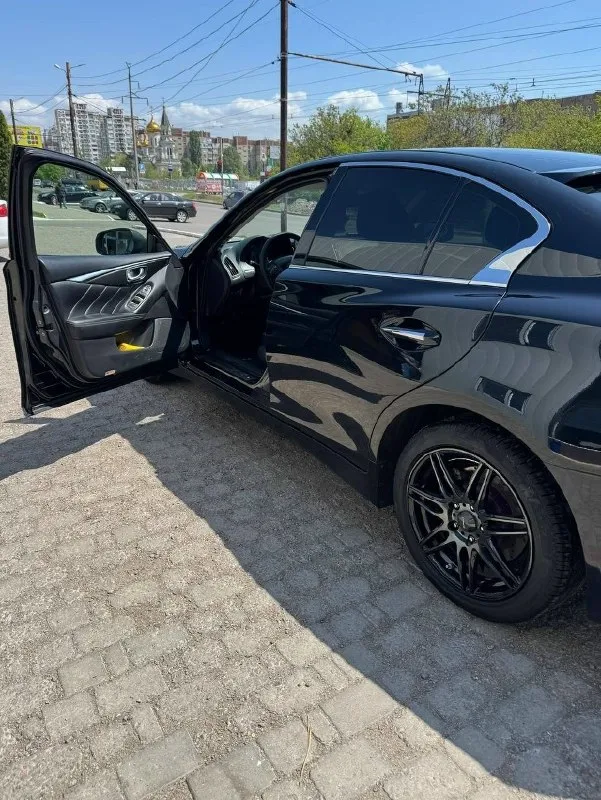 Продаю infiniti q50 2.0t (211 л. с. ) 2014 г. в. продаю свой ухоженный infiniti q50 2014 года выпуска, оснащенный мощным и экономичным 2.0-литровым турбированным двигателем (211 л. с. ). автомобиль в хорошем состоянии. пробег реальный. 185 тыс комплектация: полный набор опций для комфорта и безопасности. два комплекта резины: летняя и зимняя резина на оригинальных дисках infiniti. гаражное хранение: автомобиль всегда в идеальном состоянии, защита от внешних воздействий европейская версия. техническое состояние: автомобиль полностью обслужен, все то проводились вовремя. двигатель работает ровно, без нареканий. проверка любое сто за ваш счет. машина моя личная, во владении три года. осмотр в донецке не упустите возможность стать владельцем стильного и мощного автомобиля! tg - @fin_209 телефон +79493117775 цена - 1.6 🍋 📞 звоните: +7(949)3117775 - фотография - 3