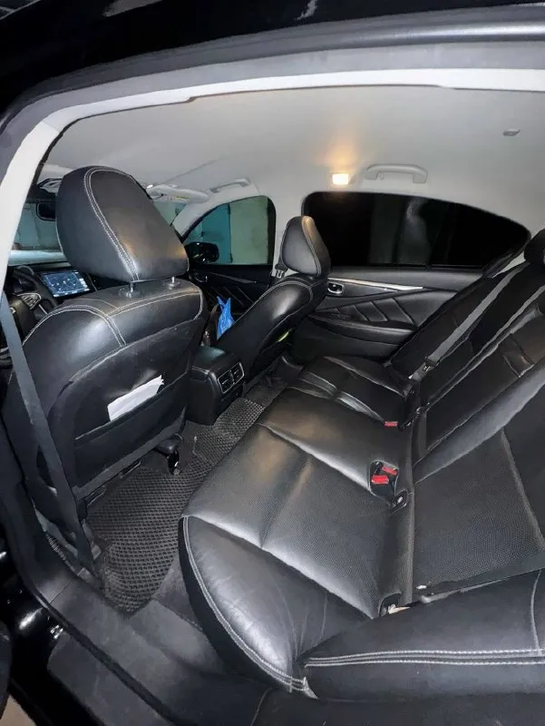 Продаю infiniti q50 2.0t (211 л. с. ) 2014 г. в. продаю свой ухоженный infiniti q50 2014 года выпуска, оснащенный мощным и экономичным 2.0-литровым турбированным двигателем (211 л. с. ). автомобиль в хорошем состоянии. пробег реальный. 185 тыс комплектация: полный набор опций для комфорта и безопасности. два комплекта резины: летняя и зимняя резина на оригинальных дисках infiniti. гаражное хранение: автомобиль всегда в идеальном состоянии, защита от внешних воздействий европейская версия. техническое состояние: автомобиль полностью обслужен, все то проводились вовремя. двигатель работает ровно, без нареканий. проверка любое сто за ваш счет. машина моя личная, во владении три года. осмотр в донецке не упустите возможность стать владельцем стильного и мощного автомобиля! tg - @fin_209 телефон +79493117775 цена - 1.6 🍋 📞 звоните: +7(949)3117775 - фотография - 6