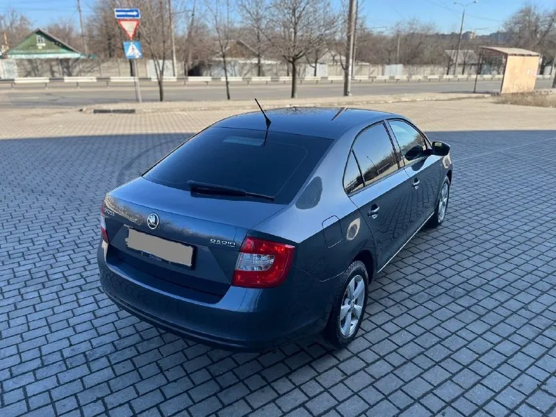Skoda rapid в шикарном состоянии! 🔥без окрасов ! все стекла родные ! 🔥 год 2015г кузов лифтбек # 1.6 бензиновый мрi (атмосферный) коробка механика 5ст. передний привод пробег 190.000 тыс. км (родной ) с автотека зеленая 🧤 2 хозяин! 🔥комплектация🔥 климат контроль! подогрев сидений ! круиз контроль ! 4 эл. стеклоподъёмника ! бортовой компьютер ! обогрев заднего стекла! эл. зеркала с подогревом корректор фар! дхо! сигнализация ! би лэд в фарах! лэд птф! разъемы под aux usb! разъем 12v! магнитола bluetooth! мульти руль ! литые диски r15! 2 ключа ! ✅донецк. стоимость 1.030.000 тел. +7 (988) 586-09-06 📲 tg: с_e 📞 +7(988)5860906 📲 tg: с_e 📞 звоните: +7(988)5860906 - фотография - 6