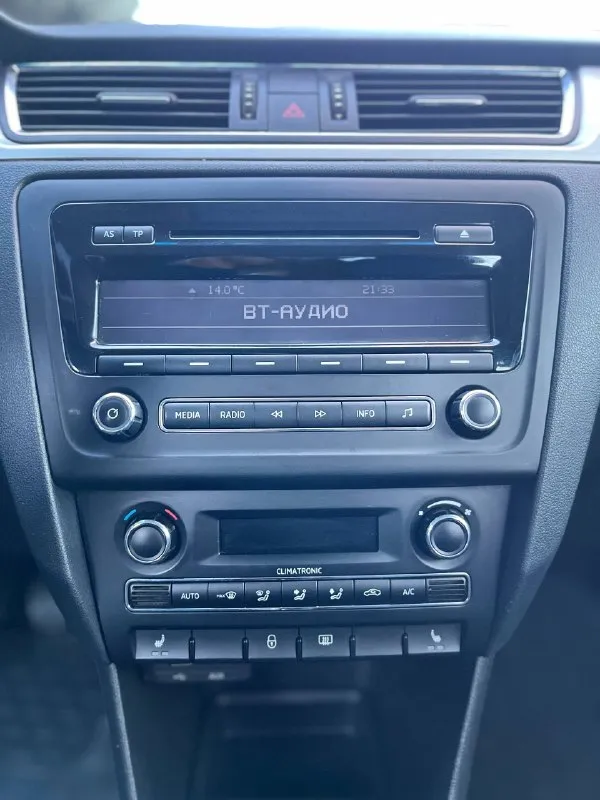 Skoda rapid в шикарном состоянии! 🔥без окрасов ! все стекла родные ! 🔥 год 2015г кузов лифтбек # 1.6 бензиновый мрi (атмосферный) коробка механика 5ст. передний привод пробег 190.000 тыс. км (родной ) с автотека зеленая 🧤 2 хозяин! 🔥комплектация🔥 климат контроль! подогрев сидений ! круиз контроль ! 4 эл. стеклоподъёмника ! бортовой компьютер ! обогрев заднего стекла! эл. зеркала с подогревом корректор фар! дхо! сигнализация ! би лэд в фарах! лэд птф! разъемы под aux usb! разъем 12v! магнитола bluetooth! мульти руль ! литые диски r15! 2 ключа ! ✅донецк. стоимость 1.030.000 тел. +7 (988) 586-09-06 📲 tg: с_e 📞 +7(988)5860906 📲 tg: с_e 📞 звоните: +7(988)5860906 - фотография - 8