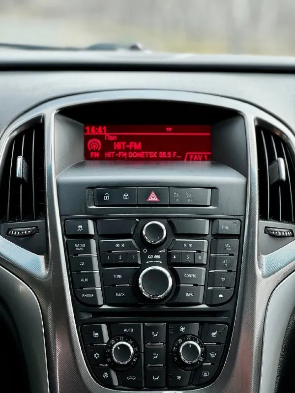 Opel astra j cosmo 1.6 at 2012 г. в авто в идеальном состоянии подтвержденный пробег 136 тыс. км салон как у нового авто!!! идеальная по надежности связка мотора и акпп!!! максимальная комплектация cosmo подогревы сидений/руля/зеркал/форсунок омывателя, заднего и лобового остекления двухзонный климат-контроль хорошая штатная музыка aux/bt серво/мульти руль круиз-контроль /лимитер задний парктроник помошник подъема в гору комбинированный салон кожа/ткань штатная амбиентная подсветка два ключа по авто сделано очень большое то, машина готова к долгой эксплуатации без вложений цена 785 т. рублей торг у капота звоните +79495082418 тг вотсап +79493811593 николай 📲 tg: @kloyastarlink 📞 звоните: +7(949)5082418 - фотография - 8