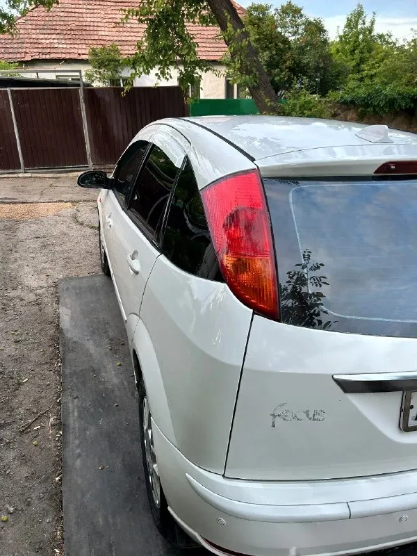 Ford focus 1 (2004), хэтчбек, продаётся ford focus 1 2004 года выпуска, хэтчбек. пробег 190321 км. машина в хорошем техническом состоянии, полностью обслужена и находится на полном ходу. оснащена климат-контролем, подогревом передних сидений, электроприводом зеркал и бортовым компьютером с камерой заднего хода. кузов оценён на "4" — есть небольшие косметические дефекты, без серьезных повреждений. цена 450000, рассматриваю разумный торг. писать в тг или звонить по номеру +79085008535 номер телефона +79493851340 📲 tg: @kovrahone 📞 звоните: +7(949)3851340 - фотография - 1