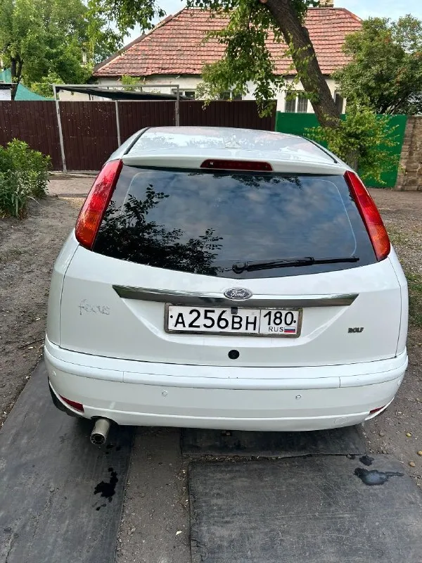 Ford focus 1 (2004), хэтчбек, продаётся ford focus 1 2004 года выпуска, хэтчбек. пробег 190321 км. машина в хорошем техническом состоянии, полностью обслужена и находится на полном ходу. оснащена климат-контролем, подогревом передних сидений, электроприводом зеркал и бортовым компьютером с камерой заднего хода. кузов оценён на "4" — есть небольшие косметические дефекты, без серьезных повреждений. цена 450000, рассматриваю разумный торг. писать в тг или звонить по номеру +79085008535 номер телефона +79493851340 📲 tg: @kovrahone 📞 звоните: +7(949)3851340 - фотография - 5