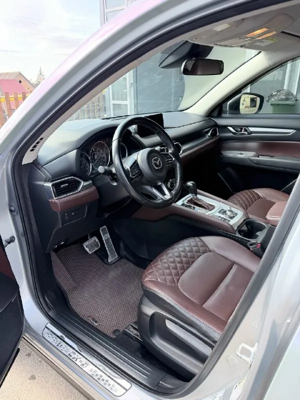 Mazda сх-5 2017 год машина японская ! 2,5 спорт 205 сил в пленке хамелеон 130 тысяч пробег переоформление без проблем машина в семье 5 лет 2,7 🍋 рублей торг вся безопасность целая все окна родные техничка на отлично все вопросы по телефону +79494931742 📞 звоните: +7(949)4931742 - фотография - 4