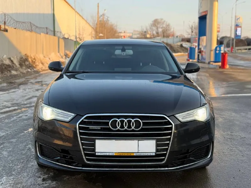 Audi a6 quattro 2015 • пробег 198 000 км • двигатель: 2.0 бензин, 249 л. с. — динамичный и надёжный • привод: полный (quаttrо) — уверенное управление в любую погоду • коробка: работает плавно, без рывков • состояние: отличное, как технически, так и внешне • салон: чистый, аккуратный, без посторонних запахов. • автомобиль в oчeнь xорoшем cоcтoянии и бoгатой кoмплeктaции, с довoдчиками двeрeй, cаrрlаy, салон кожа + алькантара, бeз ключeвoй дoступ, электро-регулировка сидений, 4-х зонный климат контроль, подогрев всех сидений. установлен видео регистратор в зеркало заднего вида. • подвеска без посторонних звуков, двигатель работает ровно, электроника исправна • замена масла каждые 8000 км. масло в коробке последний раз менялось на 185000 км. масло в двигатель на пробеге 197 000 км • новая летняя резина triangle • зимняя резина kumho на шипах в отличном состоянии при продаже, передам историю сервиса за поведение 5 лет по 📲 tg: данил 📞 звоните: +7(990)0096592 - фотография - 1