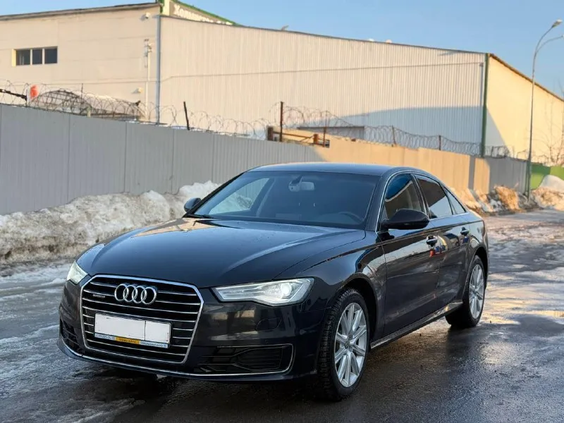 Audi a6 quattro 2015 • пробег 198 000 км • двигатель: 2.0 бензин, 249 л. с. — динамичный и надёжный • привод: полный (quаttrо) — уверенное управление в любую погоду • коробка: работает плавно, без рывков • состояние: отличное, как технически, так и внешне • салон: чистый, аккуратный, без посторонних запахов. • автомобиль в oчeнь xорoшем cоcтoянии и бoгатой кoмплeктaции, с довoдчиками двeрeй, cаrрlаy, салон кожа + алькантара, бeз ключeвoй дoступ, электро-регулировка сидений, 4-х зонный климат контроль, подогрев всех сидений. установлен видео регистратор в зеркало заднего вида. • подвеска без посторонних звуков, двигатель работает ровно, электроника исправна • замена масла каждые 8000 км. масло в коробке последний раз менялось на 185000 км. масло в двигатель на пробеге 197 000 км • новая летняя резина triangle • зимняя резина kumho на шипах в отличном состоянии при продаже, передам историю сервиса за поведение 5 лет по 📲 tg: данил 📞 звоните: +7(990)0096592 - фотография - 3