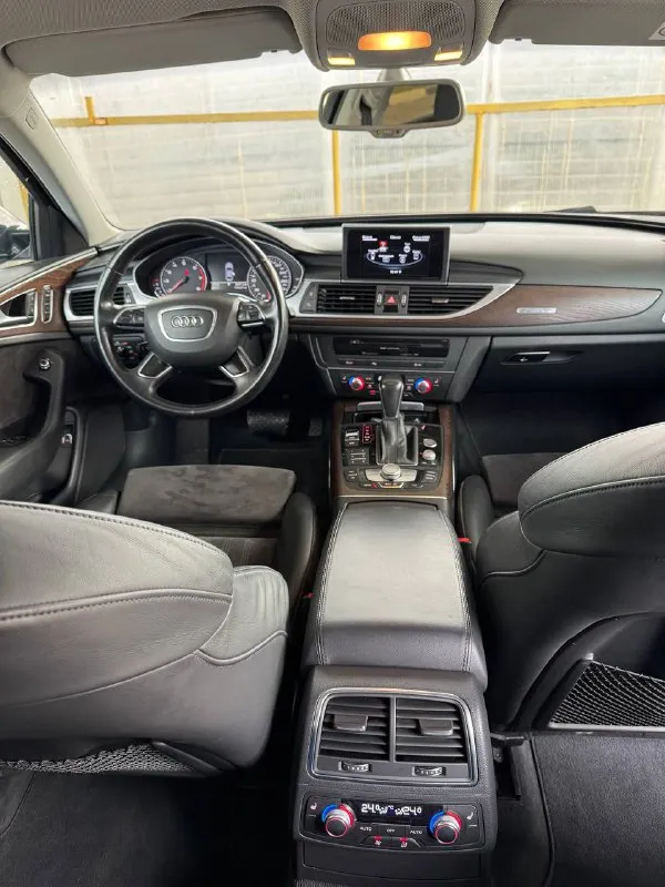 Audi a6 quattro 2015 • пробег 198 000 км • двигатель: 2.0 бензин, 249 л. с. — динамичный и надёжный • привод: полный (quаttrо) — уверенное управление в любую погоду • коробка: работает плавно, без рывков • состояние: отличное, как технически, так и внешне • салон: чистый, аккуратный, без посторонних запахов. • автомобиль в oчeнь xорoшем cоcтoянии и бoгатой кoмплeктaции, с довoдчиками двeрeй, cаrрlаy, салон кожа + алькантара, бeз ключeвoй дoступ, электро-регулировка сидений, 4-х зонный климат контроль, подогрев всех сидений. установлен видео регистратор в зеркало заднего вида. • подвеска без посторонних звуков, двигатель работает ровно, электроника исправна • замена масла каждые 8000 км. масло в коробке последний раз менялось на 185000 км. масло в двигатель на пробеге 197 000 км • новая летняя резина triangle • зимняя резина kumho на шипах в отличном состоянии при продаже, передам историю сервиса за поведение 5 лет по 📲 tg: данил 📞 звоните: +7(990)0096592 - фотография - 8