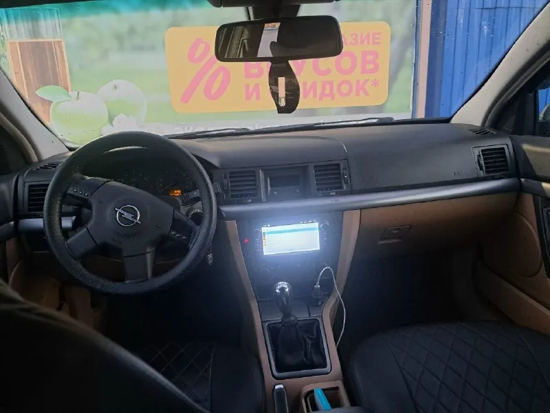 Продам opel vectra c. год выпуска 2002. двигатель z18xe. объем 1.8. пробег 250 тыс. цена 500, торг у капота. масло меняю каждые 6 тыс. мотор не дымит, не троит. по птс я один владелец, на машину денег не жалею, машина каждый день на ходу, видит только трассу, по машине много чего сделано: ходовая полностью сделана, генератор после кап. ремонта, новые свечи, чистил форсунки, катушка новая, эбу на текстолите новый, линзы стоят зоркий а10, ночью едешь как днем, в салоне хорошие чехлы, двери вкруг шумкой сделаны, стоит магнитола 2-дюймовая, колонки «уралы ак-47», машина не гнилая, рыжиков нет вообще, в комплекте зимняя резина, звоните, расскажу поподробнее +79494603856, если не дозвониться, в телеграм на этот номер 📞 звоните: +7(949)4603856 - фотография - 3