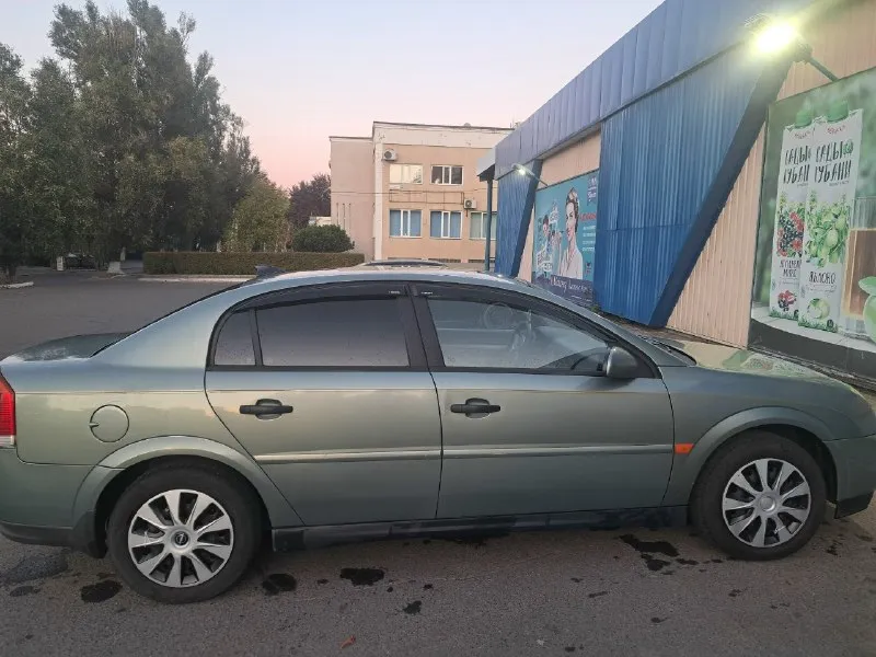 Продам opel vectra c. год выпуска 2002. двигатель z18xe. объем 1.8. пробег 250 тыс. цена 500, торг у капота. масло меняю каждые 6 тыс. мотор не дымит, не троит. по птс я один владелец, на машину денег не жалею, машина каждый день на ходу, видит только трассу, по машине много чего сделано: ходовая полностью сделана, генератор после кап. ремонта, новые свечи, чистил форсунки, катушка новая, эбу на текстолите новый, линзы стоят зоркий а10, ночью едешь как днем, в салоне хорошие чехлы, двери вкруг шумкой сделаны, стоит магнитола 2-дюймовая, колонки «уралы ак-47», машина не гнилая, рыжиков нет вообще, в комплекте зимняя резина, звоните, расскажу поподробнее +79494603856, если не дозвониться, в телеграм на этот номер 📞 звоните: +7(949)4603856 - фотография - 6