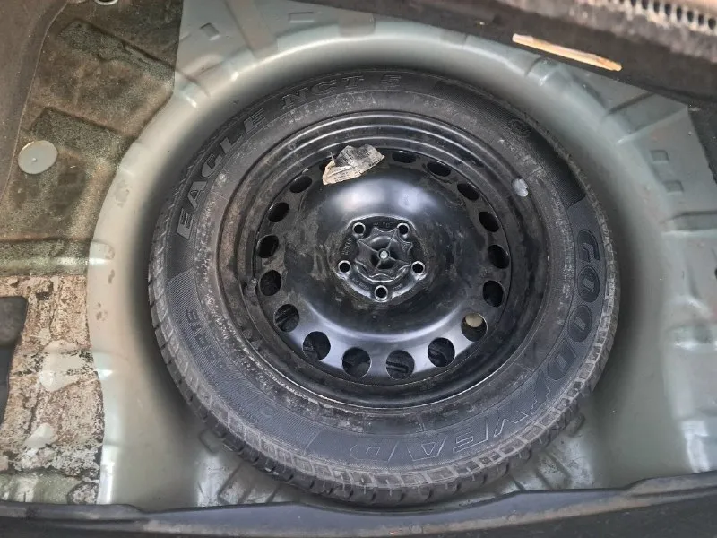 Продам opel vectra c. год выпуска 2002. двигатель z18xe. объем 1.8. пробег 250 тыс. цена 500, торг у капота. масло меняю каждые 6 тыс. мотор не дымит, не троит. по птс я один владелец, на машину денег не жалею, машина каждый день на ходу, видит только трассу, по машине много чего сделано: ходовая полностью сделана, генератор после кап. ремонта, новые свечи, чистил форсунки, катушка новая, эбу на текстолите новый, линзы стоят зоркий а10, ночью едешь как днем, в салоне хорошие чехлы, двери вкруг шумкой сделаны, стоит магнитола 2-дюймовая, колонки «уралы ак-47», машина не гнилая, рыжиков нет вообще, в комплекте зимняя резина, звоните, расскажу поподробнее +79494603856, если не дозвониться, в телеграм на этот номер 📞 звоните: +7(949)4603856 - фотография - 7