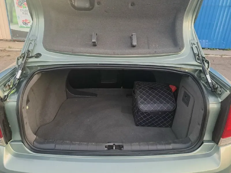 Продам opel vectra c. год выпуска 2002. двигатель z18xe. объем 1.8. пробег 250 тыс. цена 500, торг у капота. масло меняю каждые 6 тыс. мотор не дымит, не троит. по птс я один владелец, на машину денег не жалею, машина каждый день на ходу, видит только трассу, по машине много чего сделано: ходовая полностью сделана, генератор после кап. ремонта, новые свечи, чистил форсунки, катушка новая, эбу на текстолите новый, линзы стоят зоркий а10, ночью едешь как днем, в салоне хорошие чехлы, двери вкруг шумкой сделаны, стоит магнитола 2-дюймовая, колонки «уралы ак-47», машина не гнилая, рыжиков нет вообще, в комплекте зимняя резина, звоните, расскажу поподробнее +79494603856, если не дозвониться, в телеграм на этот номер 📞 звоните: +7(949)4603856 - фотография - 8