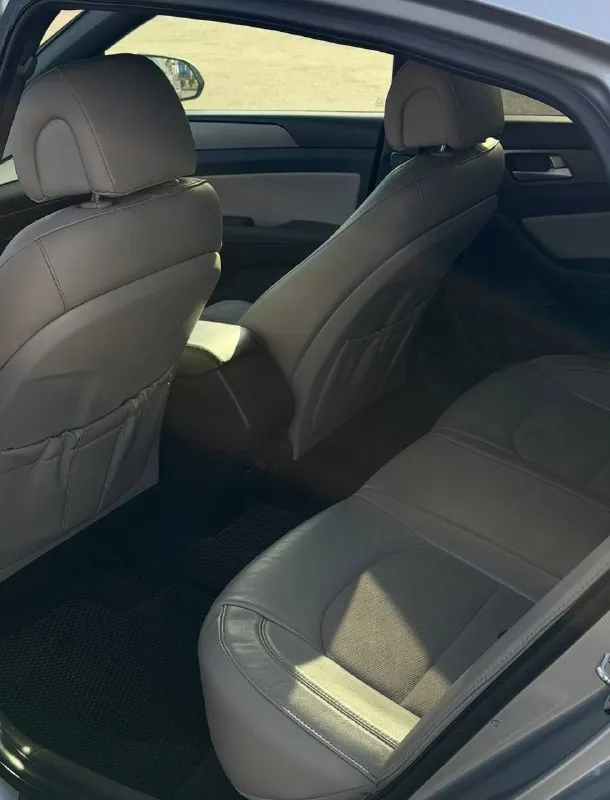 🚗в продаже✅ hyundai sonata 2.0t ✅ ✅коротко о машине: -2.0 т (274) лс -2017 год -пробег 75.000 -очень ухоженный а/м -полностью обслужен -отличное состояние👌🏻 ✅комплектация: -мультимедиа/bluetooth -кожа комбинированная -электропривод водительского -камера заднего вида -led фары/led огни -кондиционер -18 колеса -подогрев передних сидений -датчик света / дождя -мультируль -круиз контроль ✅состояние: -салон чист и ухожен -техника без замечаний -полностью обслужен -то каждые 5.000 км -автомобиль полный сток ! цена: 1.650.000₽ возможен обмен город донецк ☎️телефон +79497560818 📲 tg: @ar_chiz 📞 звоните: +7(949)7560818 - фотография - 10