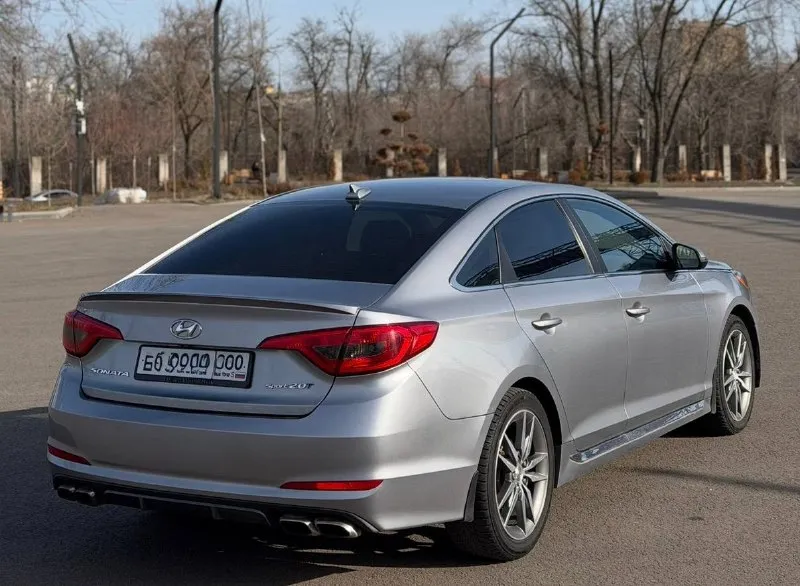 🚗в продаже✅ hyundai sonata 2.0t ✅ ✅коротко о машине: -2.0 т (274) лс -2017 год -пробег 75.000 -очень ухоженный а/м -полностью обслужен -отличное состояние👌🏻 ✅комплектация: -мультимедиа/bluetooth -кожа комбинированная -электропривод водительского -камера заднего вида -led фары/led огни -кондиционер -18 колеса -подогрев передних сидений -датчик света / дождя -мультируль -круиз контроль ✅состояние: -салон чист и ухожен -техника без замечаний -полностью обслужен -то каждые 5.000 км -автомобиль полный сток ! цена: 1.650.000₽ возможен обмен город донецк ☎️телефон +79497560818 📲 tg: @ar_chiz 📞 звоните: +7(949)7560818 - фотография - 5