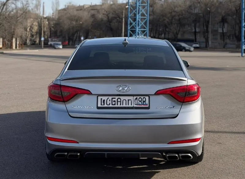 🚗в продаже✅ hyundai sonata 2.0t ✅ ✅коротко о машине: -2.0 т (274) лс -2017 год -пробег 75.000 -очень ухоженный а/м -полностью обслужен -отличное состояние👌🏻 ✅комплектация: -мультимедиа/bluetooth -кожа комбинированная -электропривод водительского -камера заднего вида -led фары/led огни -кондиционер -18 колеса -подогрев передних сидений -датчик света / дождя -мультируль -круиз контроль ✅состояние: -салон чист и ухожен -техника без замечаний -полностью обслужен -то каждые 5.000 км -автомобиль полный сток ! цена: 1.650.000₽ возможен обмен город донецк ☎️телефон +79497560818 📲 tg: @ar_chiz 📞 звоните: +7(949)7560818 - фотография - 6