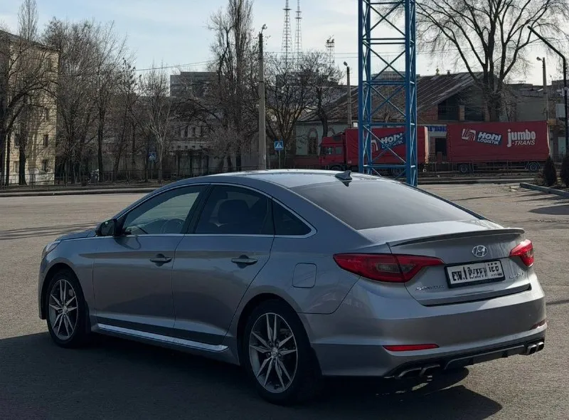 🚗в продаже✅ hyundai sonata 2.0t ✅ ✅коротко о машине: -2.0 т (274) лс -2017 год -пробег 75.000 -очень ухоженный а/м -полностью обслужен -отличное состояние👌🏻 ✅комплектация: -мультимедиа/bluetooth -кожа комбинированная -электропривод водительского -камера заднего вида -led фары/led огни -кондиционер -18 колеса -подогрев передних сидений -датчик света / дождя -мультируль -круиз контроль ✅состояние: -салон чист и ухожен -техника без замечаний -полностью обслужен -то каждые 5.000 км -автомобиль полный сток ! цена: 1.650.000₽ возможен обмен город донецк ☎️телефон +79497560818 📲 tg: @ar_chiz 📞 звоните: +7(949)7560818 - фотография - 7