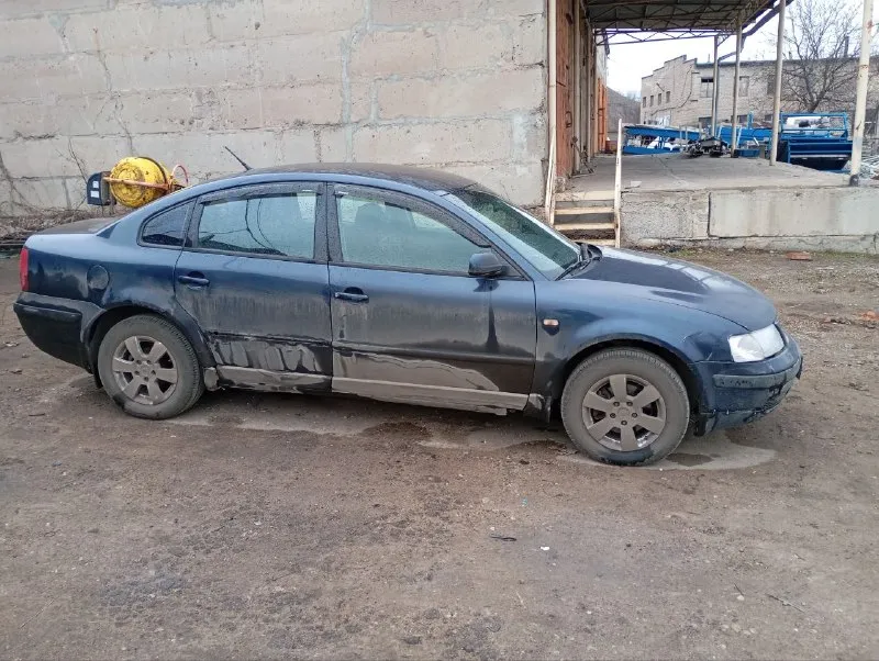 Продам volkswagen пассат б5, 1999 года. двигатель 1.8 атмосферник, самый надёжный в линейке, масло от заметны до замены не грамма не ест. коробка механика, без нареканий, переключает четко. ходовка перебранная. по кузову имеются, косячки, салон нормальный. цена 400 тыс. , аргументированный торг у авто. тел. +79493614200 📞 звоните: +7(949)3614200 - фотография - 3
