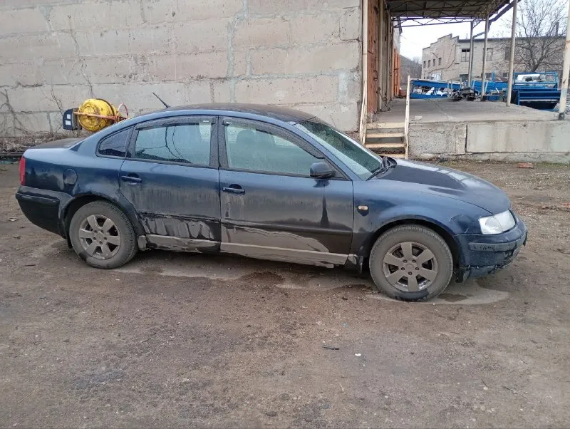 Продам volkswagen пассат б5, 1999 года. двигатель 1.8 атмосферник, самый надёжный в линейке, масло от заметны до замены не грамма не ест. коробка механика, без нареканий, переключает четко. ходовка перебранная. по кузову имеются, косячки, салон нормальный. цена 400 тыс. , аргументированный торг у авто. тел. +79493614200 📞 звоните: +7(949)3614200 - фотография - 4