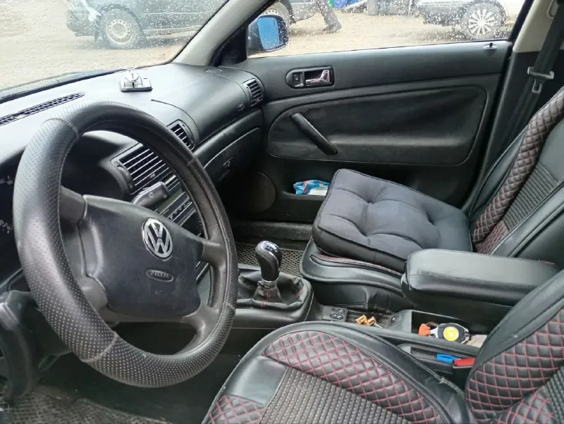 Продам volkswagen пассат б5, 1999 года. двигатель 1.8 атмосферник, самый надёжный в линейке, масло от заметны до замены не грамма не ест. коробка механика, без нареканий, переключает четко. ходовка перебранная. по кузову имеются, косячки, салон нормальный. цена 400 тыс. , аргументированный торг у авто. тел. +79493614200 📞 звоните: +7(949)3614200 - фотография - 5