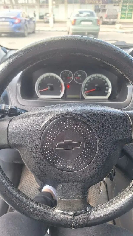 Продам chevrolet aveo t250 1.5 2007года осенью был поварен и по крашенный сделан капремонт двигателя. Стоит 2din магнитола и усилитель. Машина каждый день на ходу. Месяц назад была замена генератора. Стоит сигнализация с автозапуском. Два комплекта ключей. Я собственник второй хозяин покупал я ее ещё в 2013году. Цену вижу 450т торг. Номер для связи +79493761095 а также за этим номером телеграмм и макс - фотография - 6