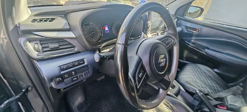 Марка: suzuki модель: baleno год: 2023 пробег: 60000 объем двигателя: 1.5 топливо: бензин кпп: автомат цвет: серый цена: 1900000 описание: продам автомобиль suzuki baleno 2023 куплен в сентябре 23 года комплектация glx. так же установлена сигнализация с автозапуском старлайн, подогревы сидений и зеркал. имеются два комплекта колёс на дисках зима и лето. чехлы из экокожи одеты с салона. машина у одного собственника я хозяин. все вопросы по +7 949 3290499 дмитрий дима, 📱 +79493290499 📲 tg: дима 📞 +7(949)3290499 📲 tg: дима 📞 звоните: +7(949)3290499 - фотография - 5