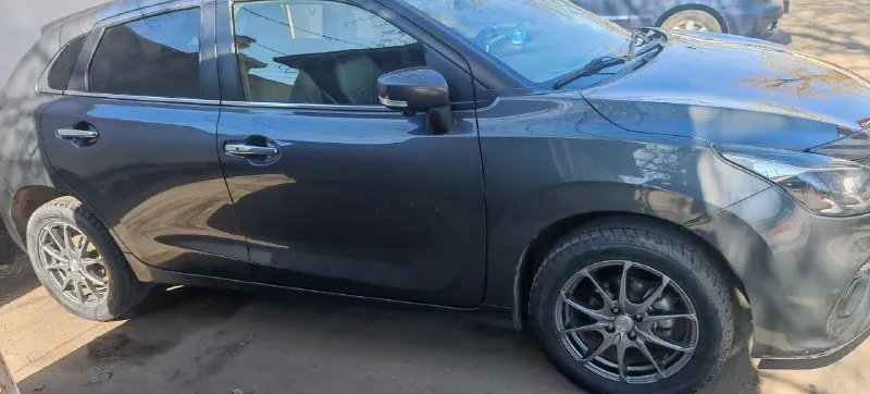 Марка: suzuki модель: baleno год: 2023 пробег: 60000 объем двигателя: 1.5 топливо: бензин кпп: автомат цвет: серый цена: 1900000 описание: продам автомобиль suzuki baleno 2023 куплен в сентябре 23 года комплектация glx. так же установлена сигнализация с автозапуском старлайн, подогревы сидений и зеркал. имеются два комплекта колёс на дисках зима и лето. чехлы из экокожи одеты с салона. машина у одного собственника я хозяин. все вопросы по +7 949 3290499 дмитрий дима, 📱 +79493290499 📲 tg: дима 📞 +7(949)3290499 📲 tg: дима 📞 звоните: +7(949)3290499 - фотография - 9