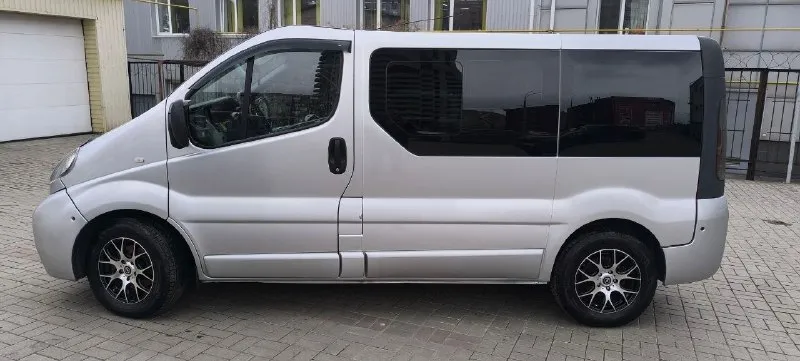 Продам opel vivaro 2005 год. мотор 2.5 литра. пробег 325 500. сделано полное то. цена 1 250 000. под... - фотография