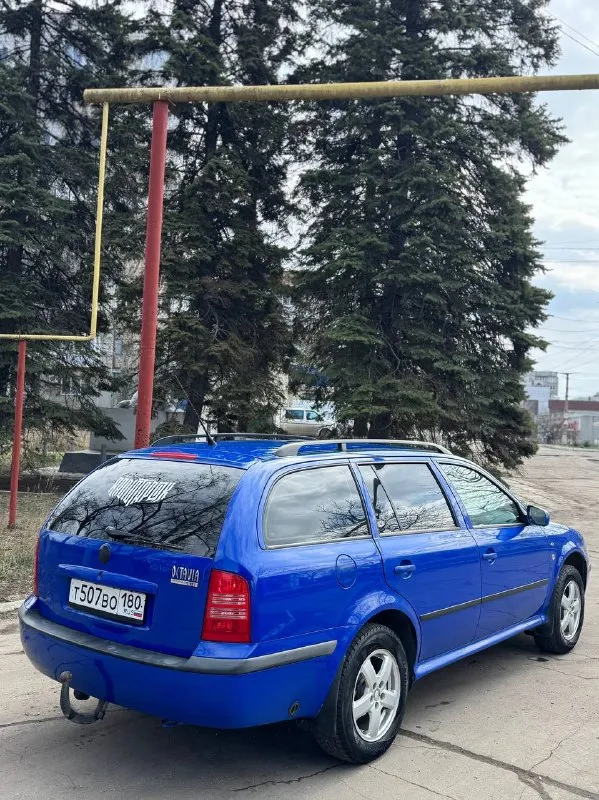 В продаже легендарный турик цена 570.000 skoda octavia tour. skoda октавия тур 2001г. механика, европейская машина. 1 владелец в рф. бензин/газ+ фаркоп( все вписано) двигатель 1.6, простой и надежный, расхода масла нет, обслужен, течей и запотеваний нет - работает штатно. по кузову родной окрас, толщиномер предоставлю, есть небольшие сколы, царапины. лобовое без трещин. салон целый, черный потолок, подлокотник, под чехлами сидения в редком синем цвете. комплектация ambiente, климат работает, кондиционер заправлен, 4 стеклоподъемника, электрика вся исправна, ручник держит, в ближайшее время делать ничего не нужно, автомобиль полностью обслужен. установлена неплохая музыка с bluetooth новая зимняя резина в дтп не участвовала(все герметики, сварные точки и т. д. заводские). автотека чистая, скину по запросу торг у капота, находится в макеевке +79493594733 📲 tg: @killreall17 📞 звоните: +7(949)3594733 - фотография - 4