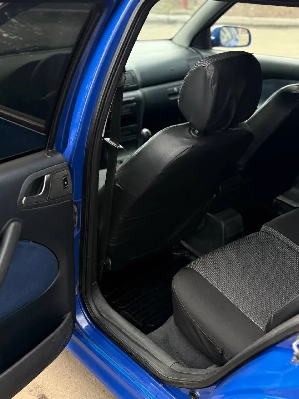 В продаже легендарный турик цена 570.000 skoda octavia tour. skoda октавия тур 2001г. механика, европейская машина. 1 владелец в рф. бензин/газ+ фаркоп( все вписано) двигатель 1.6, простой и надежный, расхода масла нет, обслужен, течей и запотеваний нет - работает штатно. по кузову родной окрас, толщиномер предоставлю, есть небольшие сколы, царапины. лобовое без трещин. салон целый, черный потолок, подлокотник, под чехлами сидения в редком синем цвете. комплектация ambiente, климат работает, кондиционер заправлен, 4 стеклоподъемника, электрика вся исправна, ручник держит, в ближайшее время делать ничего не нужно, автомобиль полностью обслужен. установлена неплохая музыка с bluetooth новая зимняя резина в дтп не участвовала(все герметики, сварные точки и т. д. заводские). автотека чистая, скину по запросу торг у капота, находится в макеевке +79493594733 📲 tg: @killreall17 📞 звоните: +7(949)3594733 - фотография - 6