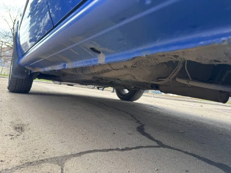 В продаже легендарный турик цена 570.000 skoda octavia tour. skoda октавия тур 2001г. механика, европейская машина. 1 владелец в рф. бензин/газ+ фаркоп( все вписано) двигатель 1.6, простой и надежный, расхода масла нет, обслужен, течей и запотеваний нет - работает штатно. по кузову родной окрас, толщиномер предоставлю, есть небольшие сколы, царапины. лобовое без трещин. салон целый, черный потолок, подлокотник, под чехлами сидения в редком синем цвете. комплектация ambiente, климат работает, кондиционер заправлен, 4 стеклоподъемника, электрика вся исправна, ручник держит, в ближайшее время делать ничего не нужно, автомобиль полностью обслужен. установлена неплохая музыка с bluetooth новая зимняя резина в дтп не участвовала(все герметики, сварные точки и т. д. заводские). автотека чистая, скину по запросу торг у капота, находится в макеевке +79493594733 📲 tg: @killreall17 📞 звоните: +7(949)3594733 - фотография - 8