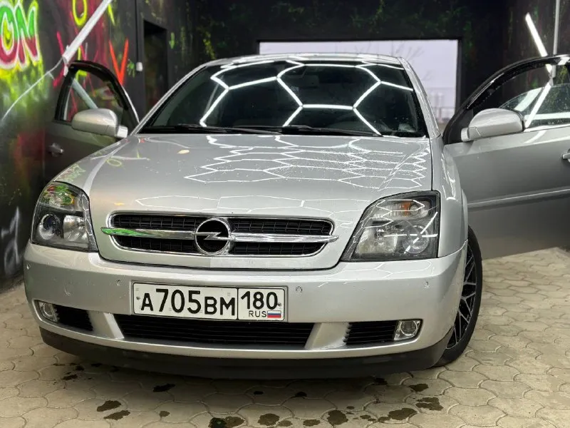 Продам хороший opel вектра с 2005 года с родным пробегом 236т. км, оцинкованный кузов, всё стёкла ро... - фотография