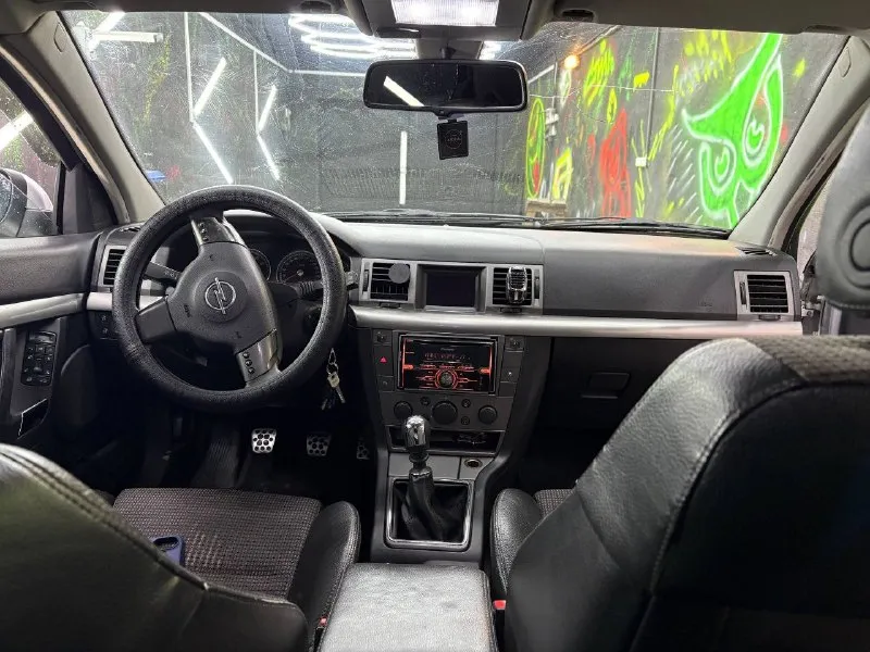 Продам хороший opel вектра с 2005 года с родным пробегом 236т. км, оцинкованный кузов, всё стёкла родные включая лобовое!!! доп установлены, музыка, билэд свет, новые титаны, тормозные диски, колодки, стойки в круг, перебрана ходовая, новая турбина, хозяин по документам, проблем нет, всё чисто и честно! цена 560т. р тел. +79490429414 📲 tg: юрий 📞 звоните: +7(949)0429414 - фотография - 6