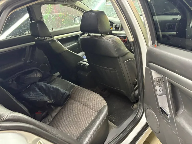 Продам хороший opel вектра с 2005 года с родным пробегом 236т. км, оцинкованный кузов, всё стёкла родные включая лобовое!!! доп установлены, музыка, билэд свет, новые титаны, тормозные диски, колодки, стойки в круг, перебрана ходовая, новая турбина, хозяин по документам, проблем нет, всё чисто и честно! цена 560т. р тел. +79490429414 📲 tg: юрий 📞 звоните: +7(949)0429414 - фотография - 7