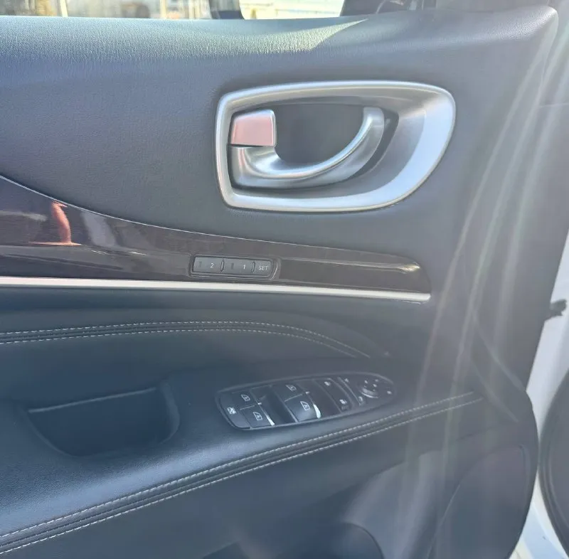 Продаётся infiniti qx60, основные характеристики: год выпуска: 2019. пробег: 118.962 км. двигатель: 3,5 л, бензиновый, 262 л. с. трансмиссия: вариатор (cvt). привод: полный (awd). ключевые опции: 7‑местный салон; камера 360 климат‑контроль; круиз‑контроль; датчики парковки; кожаный салон; мультимедийная система с сенсорным экраном. возможен торг при осмотре. цена: 2.600,000 руб. контакты: 89496288989 - фотография - 5