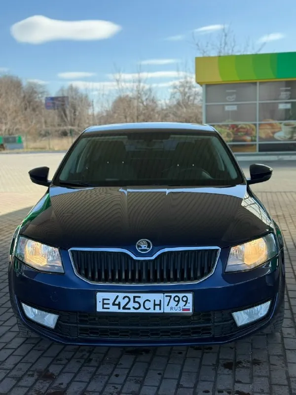 Skoda octavia a7 2015 год.1.6автомат⚙️ цена 🔥 1.100 🔥 автомобиль в очень достойном состоянии 👍 всего 2 хозяина за всю историю эксплуатации 🆕 птс - оригинал 💯 двигатель 1.6 самый надeжный в линeйкe skoda фольцвагeн, в отличном сocтoянии, тянeт oтлично, масло не расходует не грамма. коробка автомат без нареканий. машина обслуживается по регламенту. расход очень радует 🤗ходовая на 5 из 5 ❗️ очень красивый темно синий цвет 😍 салон чистый не просиженный, в машине никогда не курили ☝️ два оригинальных ключа в комплекте ✅ документы в полном порядке, оформление без проблем. город макеевка +79495124334 📞 звоните: +7(949)5124334 - фотография - 2