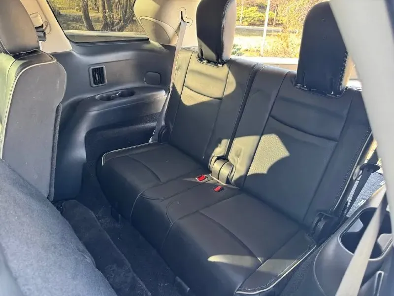 Продаётся infiniti qx60, основные характеристики: год выпуска: 2019. пробег: 118.962 км. двигатель: 3,5 л, бензиновый, 262 л. с. трансмиссия: вариатор (cvt). привод: полный (awd). ключевые опции: 7‑местный салон; камера 360 климат‑контроль; круиз‑контроль; датчики парковки; кожаный салон; мультимедийная система с сенсорным экраном. возможен торг при осмотре. цена: 2.600,000 руб. контакты: 89496288989 📞 звоните: +7(949)6288989 - фотография - 6