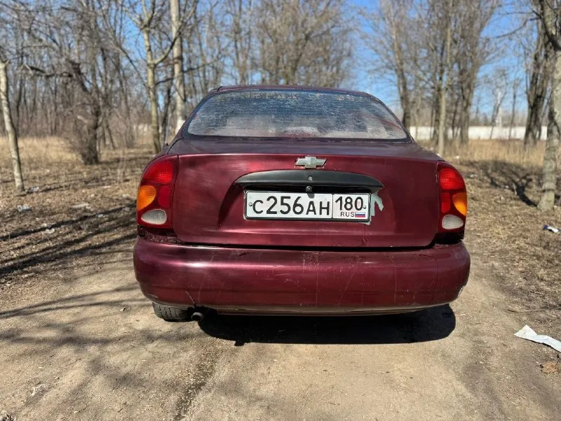 Продам ланос 1,5. 2005года. кузов в отличном состоянии варить, ничего не надо. бардюры, ланжероны, дно, крылья, двери без ржавчины. ходовая в отличном состоянии. мотор работает штатно. коробка переключает хорошо, стоит новое сцепление. в машине есть стеклоподъемники, подушки безопасности, лед свет+лед туманки, по электрике все работает. цена 150₽. посмотреть можно город донецк текстильщик, по документам машина на местном учете 180. +79493711572 - фотография - 4