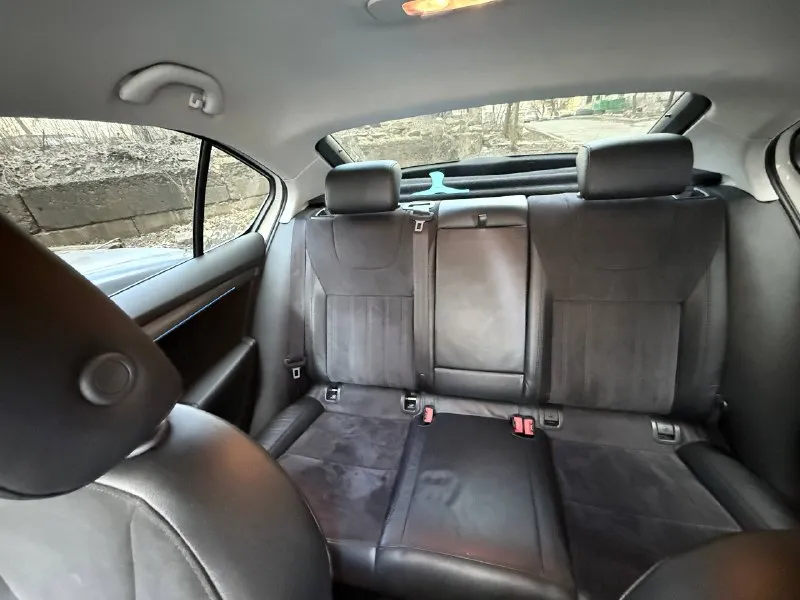 Продам skoda октавию а7 рестайлинг, пробег 180 тыс. 2017 год, по машине нет вопросов вообще, вся ходовая часть новая, есть чеки и наряды, грм и помпа новая, новые свечи оригинал, масло в дсг и в двс поменяло, помыты радиаторы и заправлен кондиционер, новая резина с новыми р18 дисками, самая максимальная комплектация, сидения с памятью, алькантара со вставками кожи, без ключевой доступ, автопарковка, большой монитор сенсорный, подсветка карт дверей с функцией изменение цвета. хорошая музыка, лучше чем штатная музыка. все вопросы по телефону, расскажу и покажу машину и съезжу на любую сто. цена 1.850 торг +79494013250 макеевка 📲 tg: @emilahmedov26 📞 звоните: +7(949)4013250 - фотография - 8