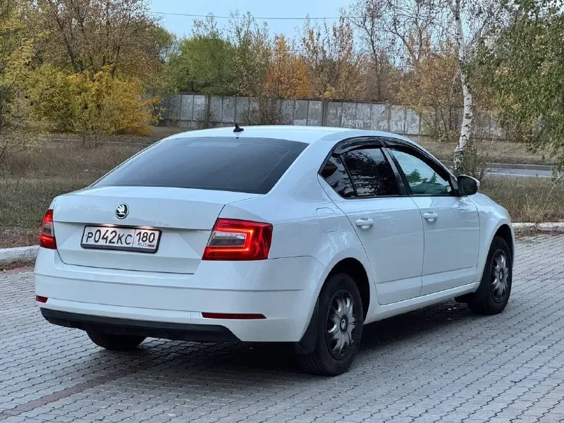 Skoda octavia а7 рестайл 2018год пробег 187 500 км 1.6 коробка автомат айсин кондиционер ходовка в идеале и коробка как часы всё работает до последней кнопки. ... нет ни сколов ни рыжиков не варилась, гнили тем более нигде нет. ... салон чистый и опрятный. .. резина новая зима +лето. ... вообщем сел и поехал. ... машина без вложений, и вкладываться долго не придется. .. цена 1 250 000руб. хороший торг у капота +79494024176 📲 tg: алексей 📞 звоните: +7(949)4024176 - фотография - 7