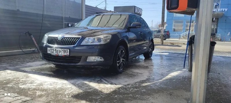 Продам skoda октавию а5 1.8 tsi на айсине. полная комплектация, пробег 273000, владею 2 года, все вопросы по номеру телефона+79497245632(но лучше писать в тг по номеру телефона) цена 950 + торг. территориально нахожусь в волновахе 📲 tg: @anybis_6666 📞 звоните: +7(949)7245632 - фотография - 2