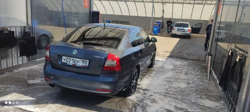 Продам skoda октавию а5 1.8 tsi на айсине. полная комплектация, пробег 273000, владею 2 года, все вопросы по номеру телефона+79497245632(но лучше писать в тг по номеру телефона) цена 950 + торг. территориально нахожусь в волновахе 📲 tg: @anybis_6666 📞 звоните: +7(949)7245632 - фотография - 5