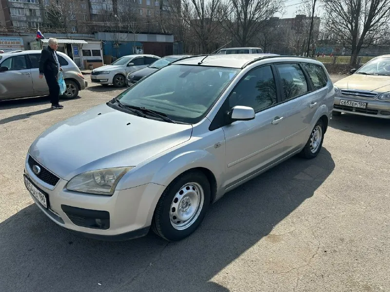 Ford focus 1.6 tdci универсал 2007 продаю надёжный и обслуженный автомобиль. владею 4 года, до меня машина была в семье знаю её полностью от и до. пробег: 305 000 км(двигатель миллионник) и пробег оригинальный, любые проверки! двигатель: 1.6 техническое состояние: • двигатель работает ровно, масло не ест • турбина в хорошем состоянии • ходовая без нареканий • недавно заменён грм • масло менялось каждые 7 000 км • под капотом ставил всегда качественные запчасти (bosch) кузов и салон: • кузов в хорошем состоянии, днище целое • есть небольшая вмятинка на заднем крыле (могу прислать фото, вы бы даже не заметили ) • салон ухоженный, всё время был в чехлах -под ними как новый дополнительно: • машина полностью на ходу, работает стабильно • все обслуживания и ремонты расскажу при встрече нюансы: • есть ошибка по экологии (p2858) на сто сказали - сбой программы, не критично цена вопроса 10 тыс руб на езду не влияет, при необходимости могу устранить если нужны фотки мелк 📞 звоните: +7(949)4859594 - фотография - 1