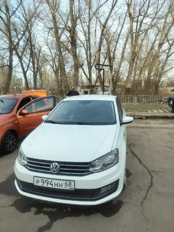 Поло 2018г. автомобиль технически исправен. я второй владелец. автомобиль покупал в краснодаре по программе автоподбор, рф. в автотеке есть фотографии остмотра. пробег родной, на момент публикации 96к. езжу каждый день. своевременное обслуживание, масло менял каждые 7тыс, от замены до замены ни грамма не берёт. масло с момента покупки в краснодаре лью одно и тоже, обслуживаюсь в одном и том же месте - бывшая honda, теперь lada. чеки сохранял. по комплектации - камера заднего вида, подогрев передних сидений, подогрев зеркал, зеркала складываются, кондиционер, круиз-контроль, два ключа. салон ткань, сиденья чистые, сразу упаковал в чехлы. в салоне не курили. город донецк, территориально текстильщик. 1400000 аргументированный торг у капота никто не отменял. +79493420778 📞 звоните: +7(949)3420778 - фотография - 1