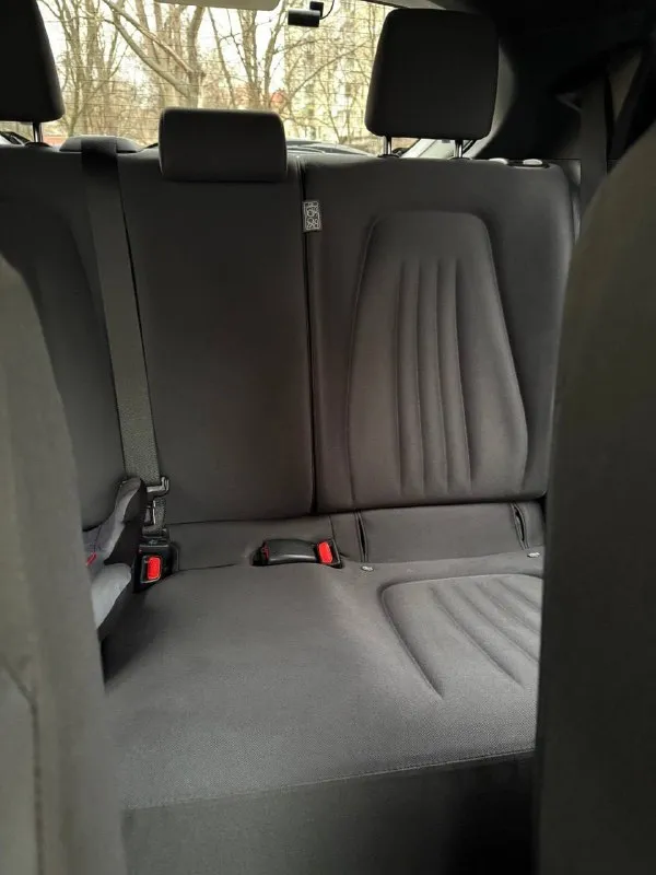 Продаю toyota yaris 2021 родной пробег 108 тысяч км двигатель объемом 1.0, обслужен, масло менялось каждые 6-7 тысяч у автомобиля одна хозяйка в рф, привезен год назад из японии состояние отличное, экономный, комфортный, надежный автомобиль кондиционер, автосвет, складные зеркала, бесключевой доступ, запуск с кнопки, 2 ключа, асистенты дорожные, распознание знаков, помощь при старте, надежный экономный литровый мотор, расход в городе 5-6 литров масла, фильтра, свечи, ремень - все свежее, менять ничего не нужно, сел - поехал электронный птс цена - 1 миллион 100 тысяч рублей осмотр в городе донецк звоните +79258787029, телеграм, мах, ватсап на этом номере 📞 звоните: +7(925)8787029 - фотография - 10