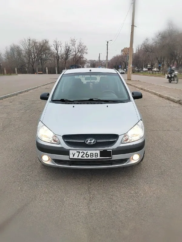 Продается hyundai гетс. 2009 года. двигатель 1.4. на автомате! пробег 145к. отличное состояние! автомобиль обслужен! вложений не требует! кондиционер, печка работают! ходовая не стучит. салон ухоженный, не курили! осмотр докучаевск, донецк. цена 588000₽ 9498093748 📞 звоните: +7(949)8093748 - фотография - 1